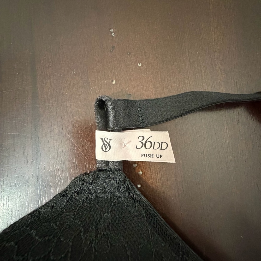 NWT Victoria’s Secret Black Lace Push Up Bra 36DD - Picture 2 of 3